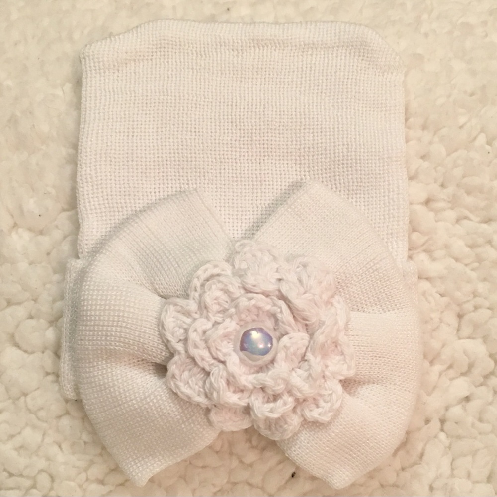 .Newborn Girl Hospital WHITE Beanie with PEARL.